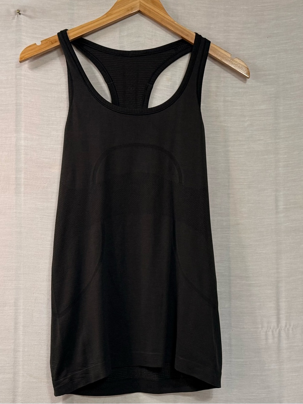 Lululemon Size 8 Black Seamless Racerback Athletic Tank Top